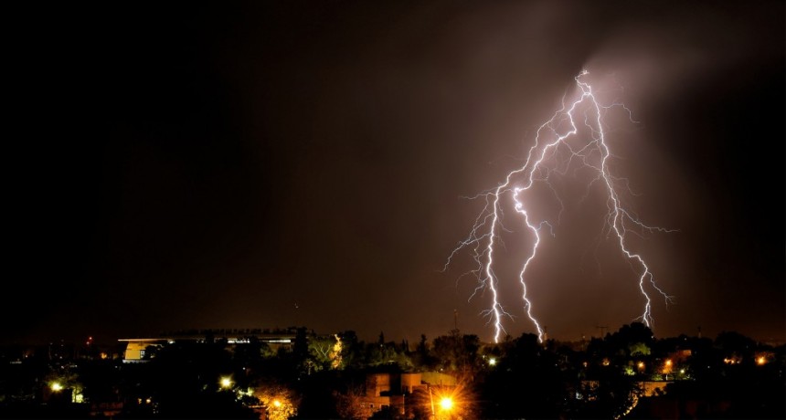 Alertas por tormentas fuertes en diez provincias, entre las que se encuentra Tucum&aacute;n, y por calor intenso en la Patagonia 