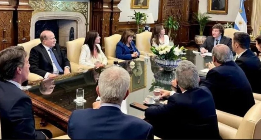 Con la asistencia de Eduardo "Lule" Menem, Milei encabez&oacute; la primera reuni&oacute;n de Gabinete del a&ntilde;o