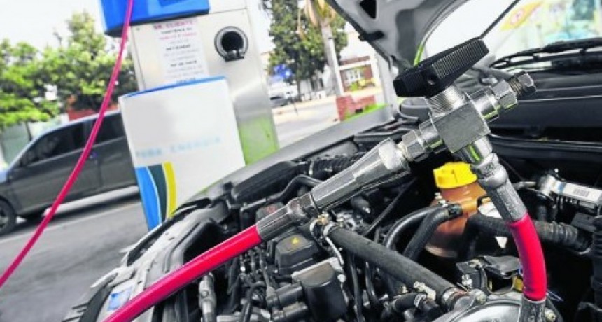 Ante un nuevo aumento de las naftas, cu&aacute;nto cuesta colocarle GNC al auto