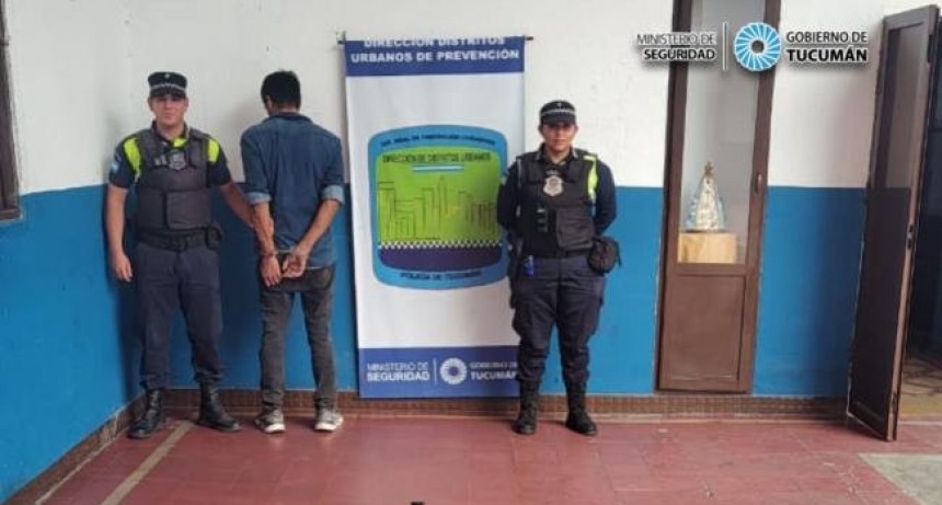 Lo atraparon por robar elementos que estaban en una camioneta