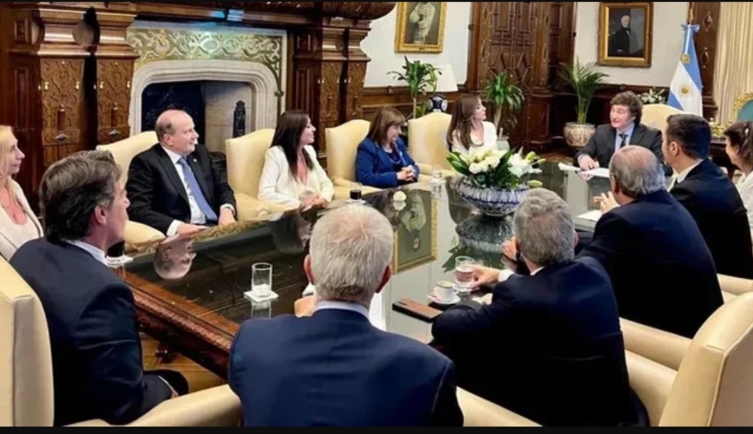 Milei encabeza una reuni&oacute;n clave del Gabinete luego del traspi&eacute; con el DNU y la Boleta &Uacute;nica