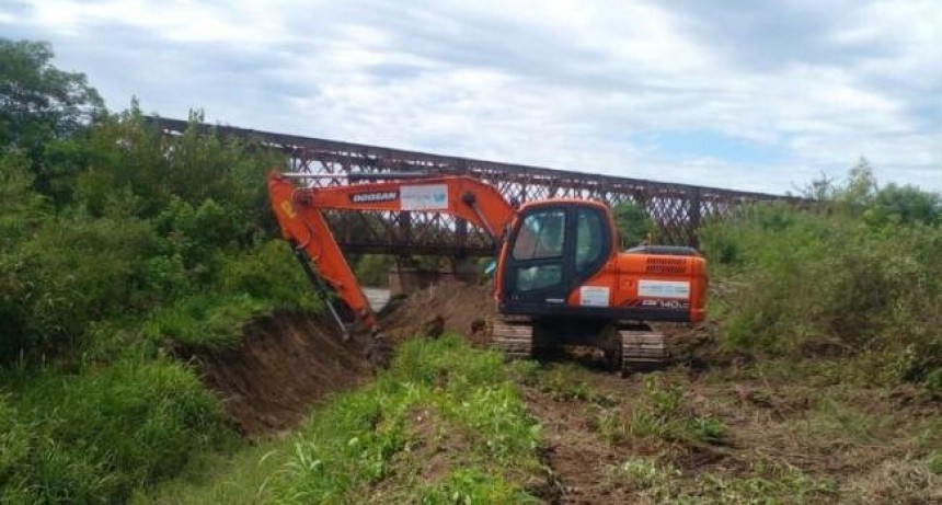 Trabajos de habilitaci&oacute;n de canales de desag&uuml;e en Atahona