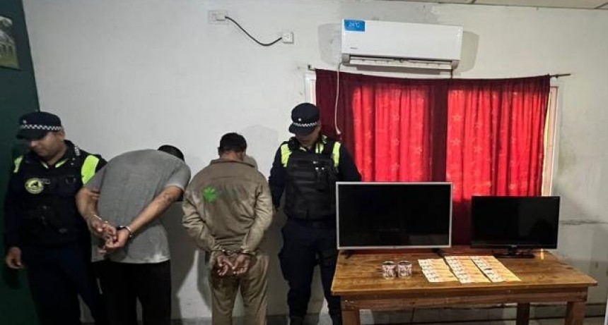 Recuperan elementos robados durante un &ldquo;escruche&rdquo; y aprehenden a dos hombres