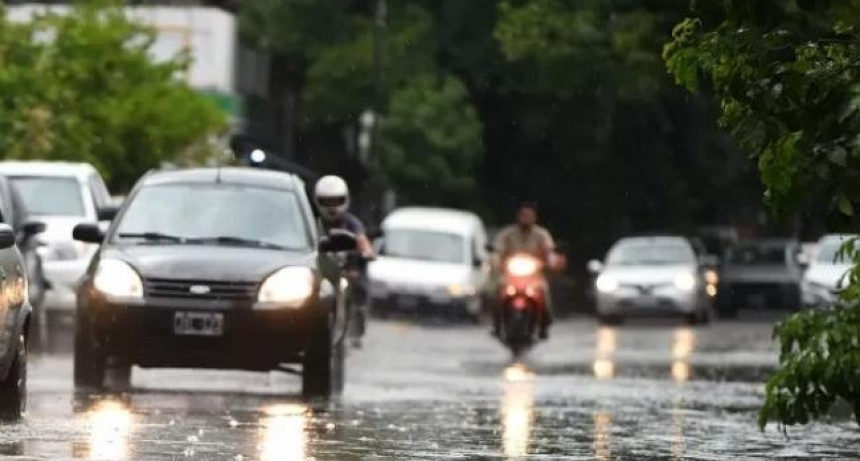 A pesar de la lluvia persistente, Tucum&aacute;n sali&oacute; del alerta meteorol&oacute;gico