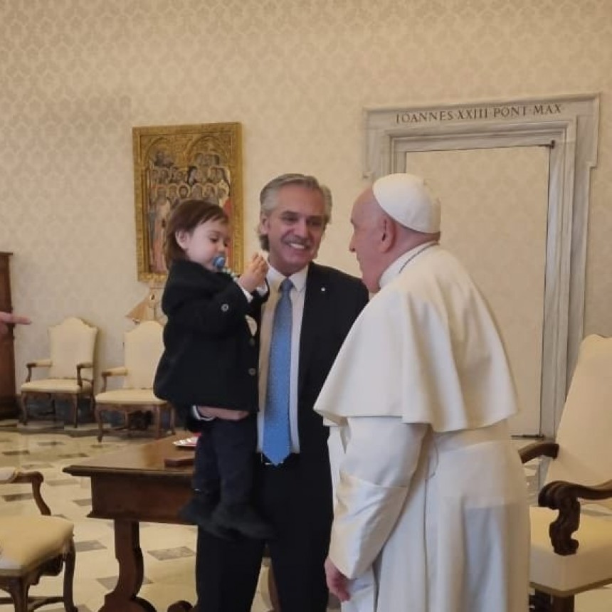 El Papa recibi&oacute; al expresidente Alberto Fern&aacute;ndez en el Vaticano 
