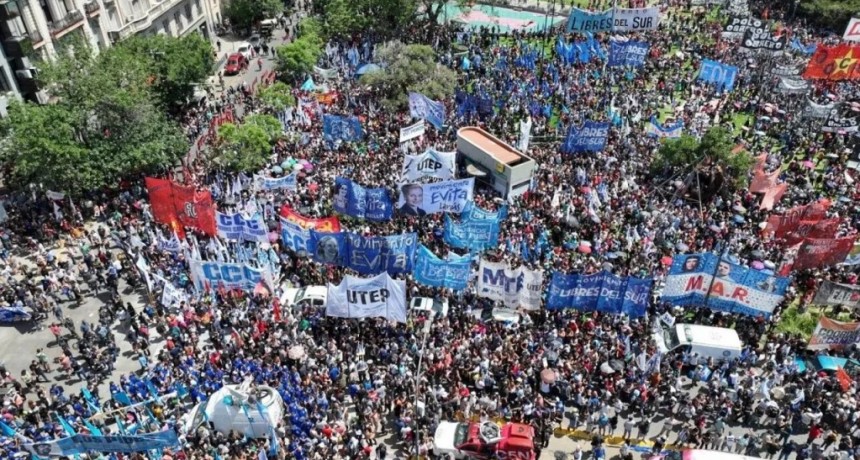 El Gobierno analiza descontarle el d&iacute;a a los trabajadores estatales que adhieran al paro del 24