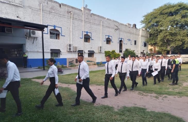 Los aspirantes a cadetes de la Policía de Tucumán realizan el examen intelectual