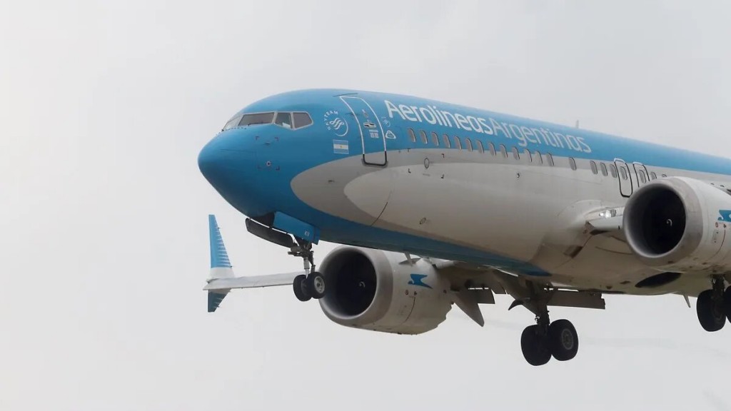 Avión de Aerolíneas Argentinas aterriza en Aeroparque con falsa alarma de humo en cabina