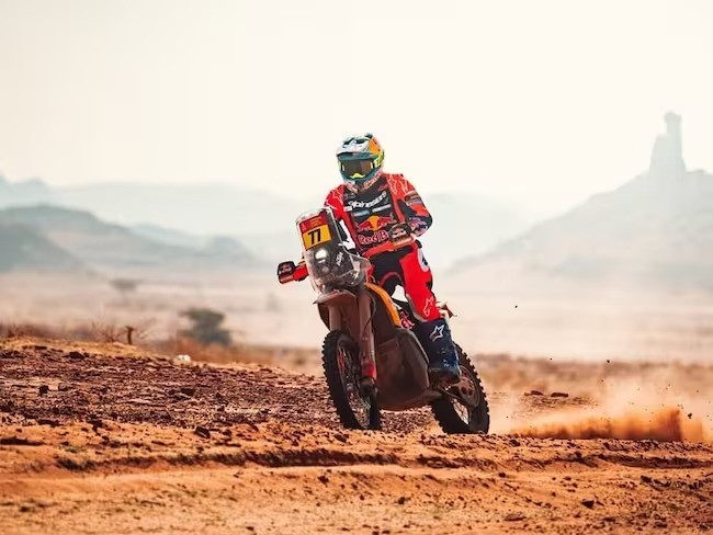 Rally Dakar: Benavides ganó la quinta etapa en motos y se acerca al líder de la general