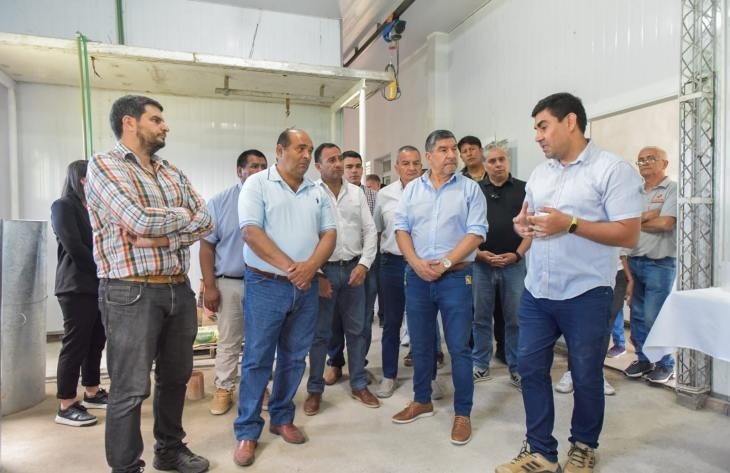 Acevedo visitó emprendimientos del sector ganadero y textil en Choromoro