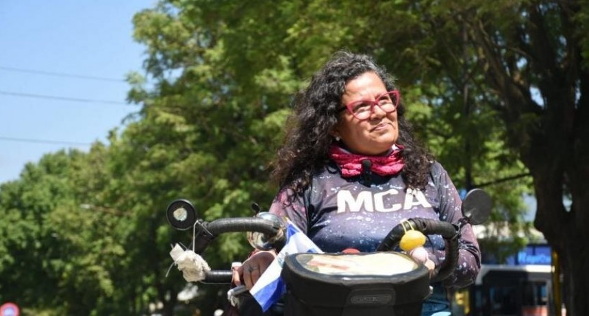 Una salvadoreña llegó en bicicleta a Tafí Viejo