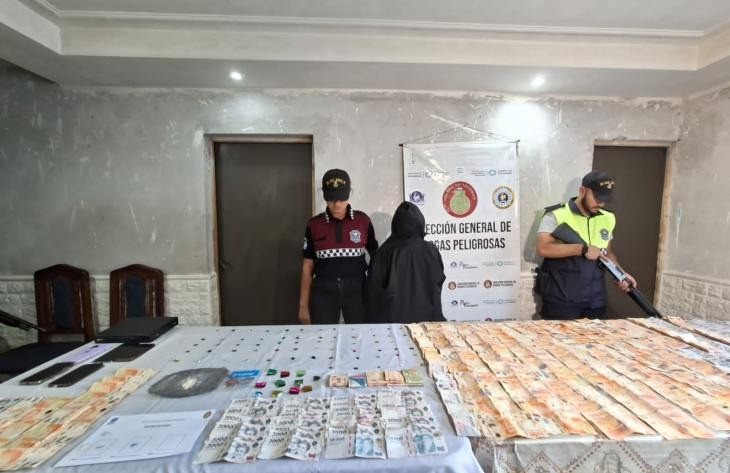 Allanan por segunda vez una misma vivienda en la capital tucumana y secuestran cocaína y $1.4 millones