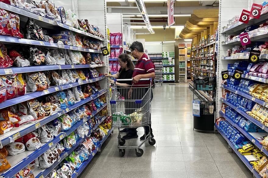 Alimentos y bebidas arrancan enero con una inflación semanal del 0,6%, según consultora privada