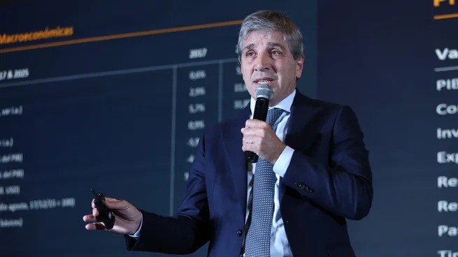 El Gobierno anuncia superávit fiscal en 2025 tras una fuerte reducción del gasto público