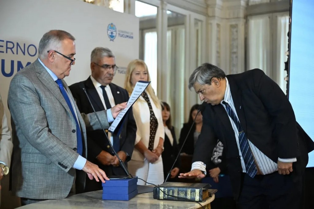 Jaldo tomó juramento al nuevo interventor de la Caja Popular de Ahorros, Guillermo Norry