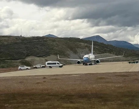 Aterrizaje en Ushuaia: un avión oficial de EE.UU. generó revuelo por la falta de anuncio previo de las autoridades argentinas