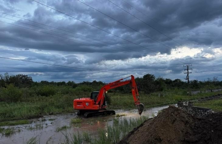 Aguilares: tras la tormenta, avanzan con obras urgentes para escurrir el agua y colocar un caño de desagüe en la ruta 338