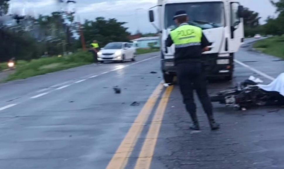 Tragedia vial en Graneros: un hombre murió al chocar su moto contra un camión en la Ruta 157