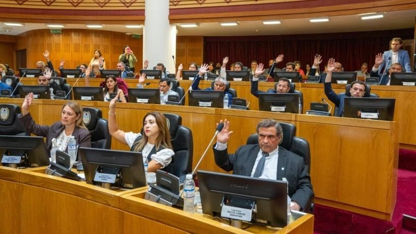 La Legislatura aprobó dos DNU de Jaldo: uno restringe gasto público y otro exime certificado fiscal a proveedores