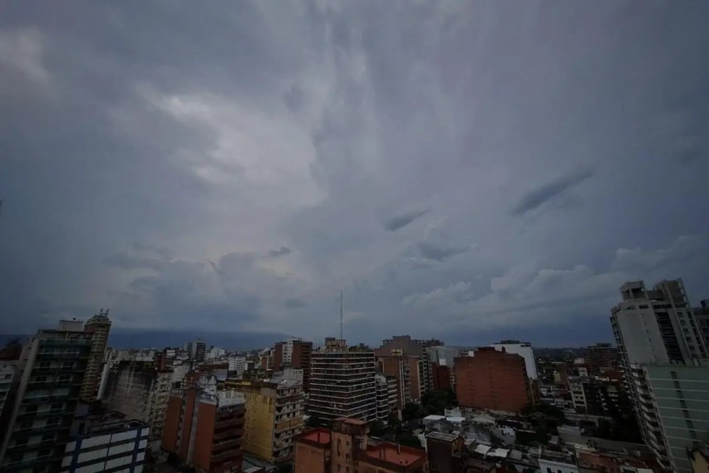 Alerta por tormentas: el SMN emitió aviso amarillo para Capital y 15 departamentos