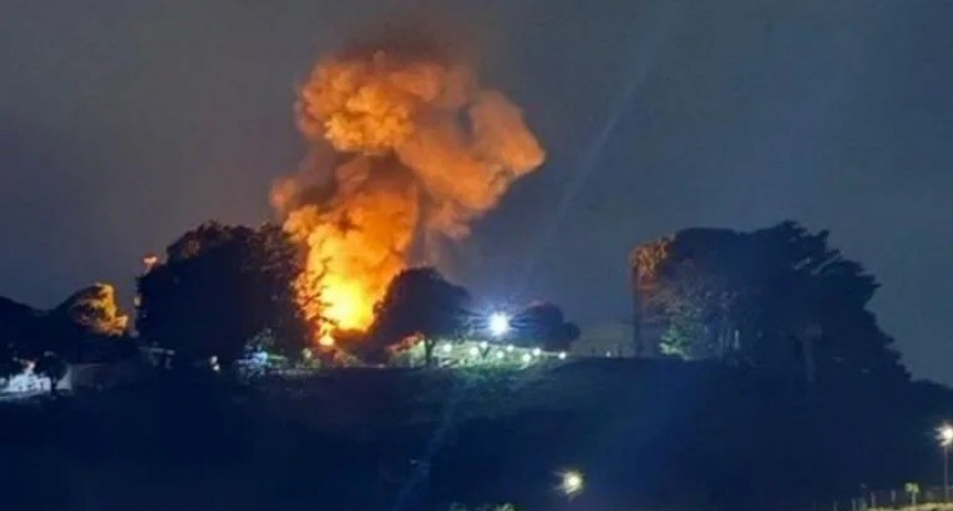 Explosiones, caos y videos virales: el minuto a minuto de la madrugada en que EE.UU. atacó Caracas y capturó a Maduro