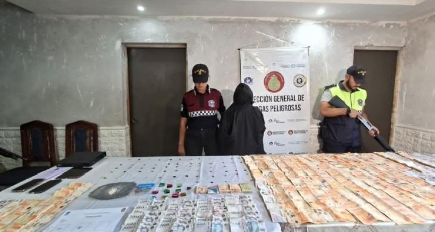 Allanan por segunda vez una misma vivienda en la capital tucumana y secuestran cocaína y $1.4 millones