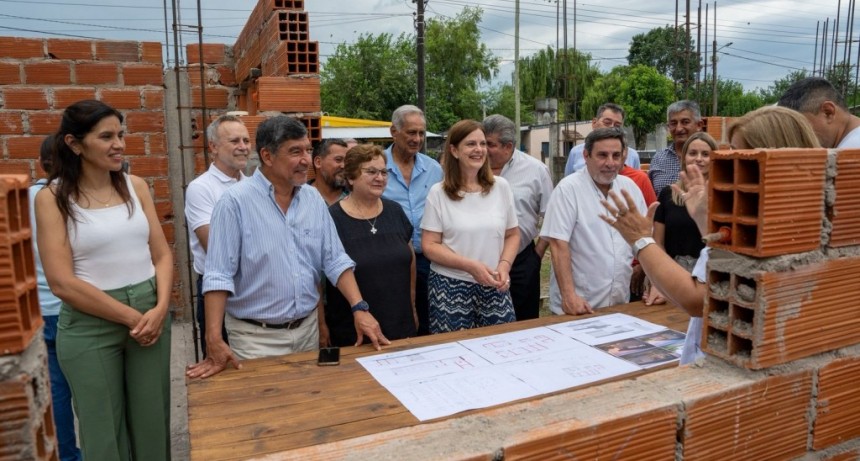 Acevedo recorre Amberes: inaugura obras de identidad y anuncia un salto en la atenci&oacute;n primaria