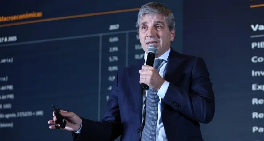 El Gobierno anuncia super&aacute;vit fiscal en 2025 tras una fuerte reducci&oacute;n del gasto p&uacute;blico