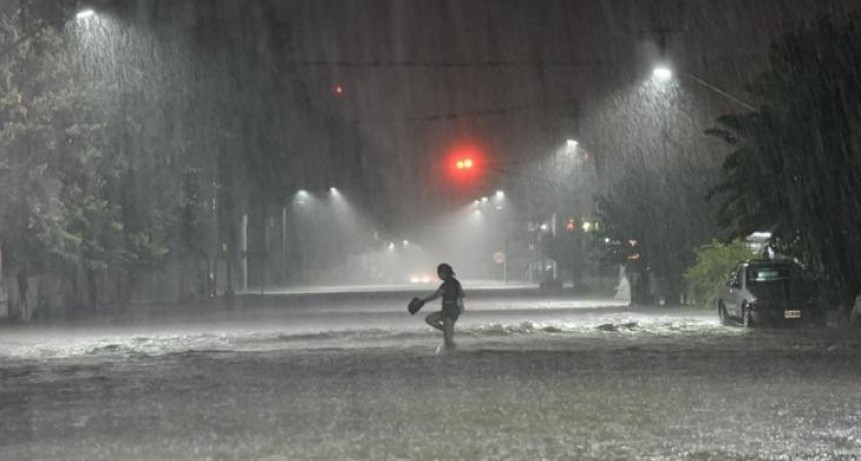 Defensa Civil reporta un rayo que impactó una vivienda en El Bracho durante la tormenta