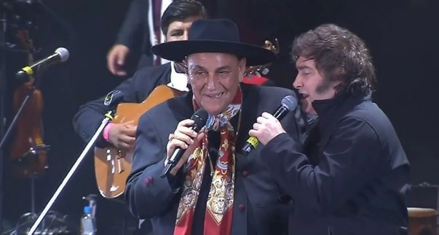 Milei cant&oacute; con el Chaque&ntilde;o Palavecino en el Festival de Jes&uacute;s Mar&iacute;a