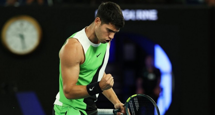 Alcaraz arranca con autoridad en Melbourne: paso firme en su debut por el Australian Open