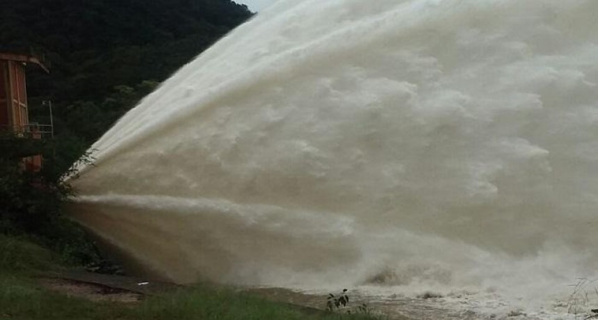 Santiago en alerta por la apertura de compuertas en diques tucumanos que elevan el caudal del r&iacute;o Dulce