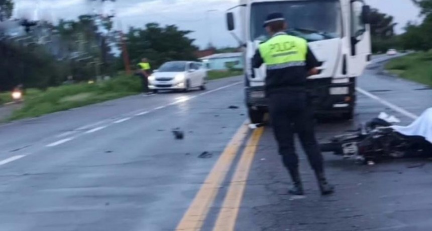 Tragedia vial en Graneros: un hombre murió al chocar su moto contra un camión en la Ruta 157