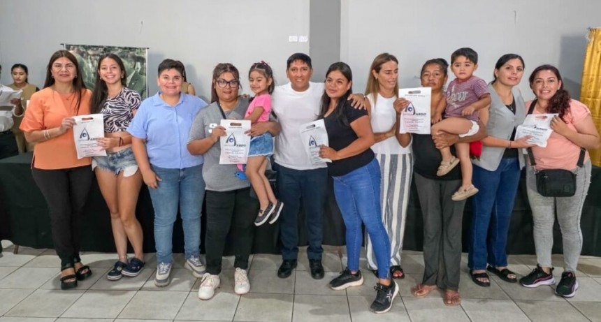 Anteojos sociales en La Banda: c&oacute;mo funciona el programa Mirada al Futuro del municipio