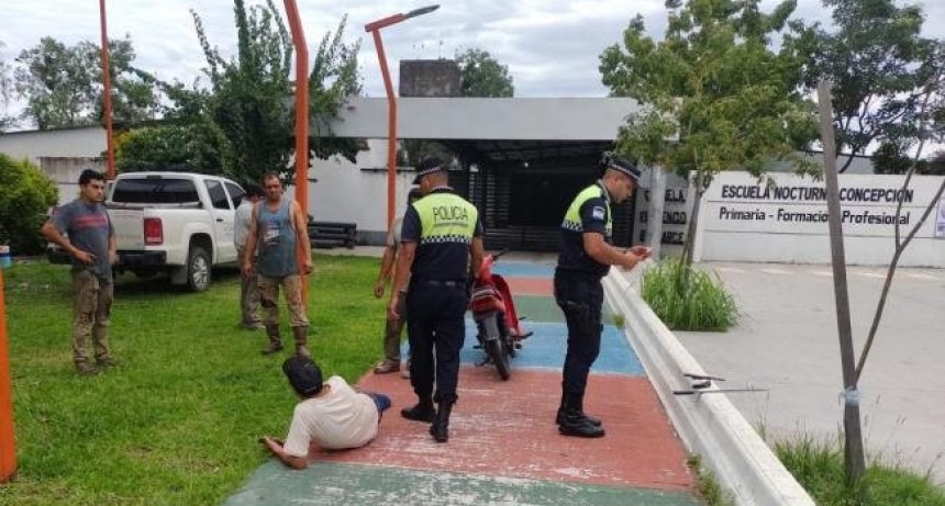 Amenazó con un revólver a obreros en una construcción y fue aprehendido