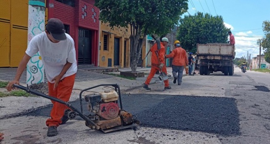 Bachean diferentes calles de San Miguel de Tucumán