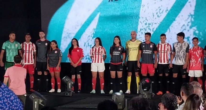 San Martín presentó su nueva casaca