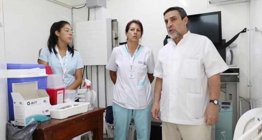 El tr&aacute;iler de vacunaci&oacute;n coloca m&aacute;s de 100 vacunas diarias