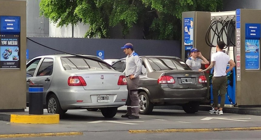 La nafta en YPF es un 6,5% m&aacute;s cara desde este jueves