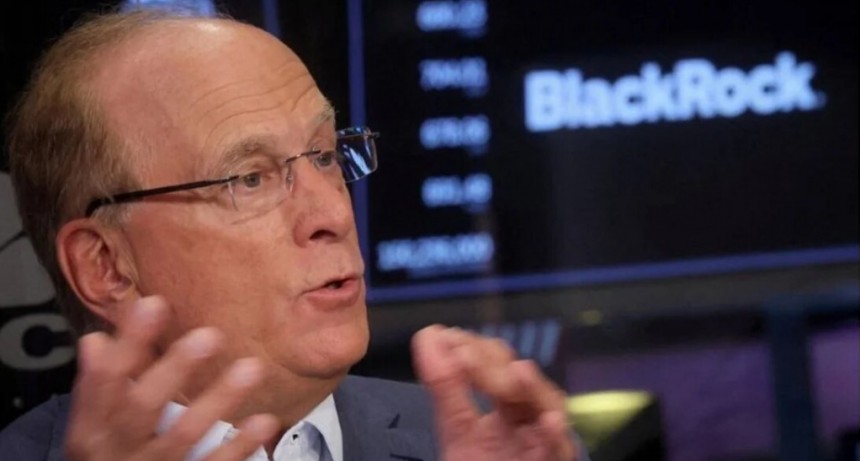 Milei habl&oacute; con el CEO de BlackRock y acordaron una visita a la Argentina para "posibles proyectos de inversi&oacute;n"