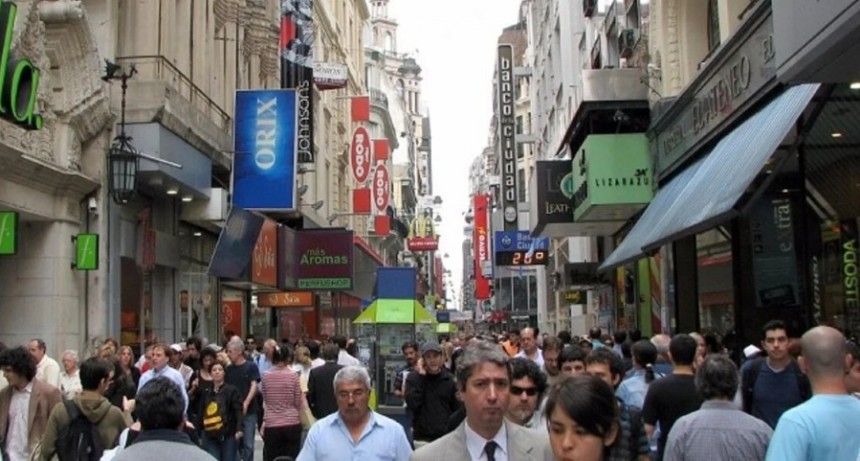 Chau clase media: hay que ganar casi $900 mil para seguir dentro del grupo social que fue el gran motor argentino