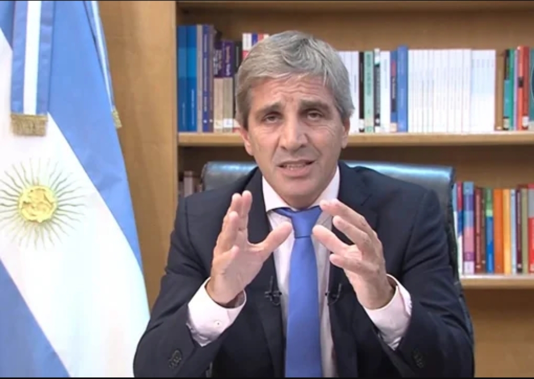 Caputo cruz&oacute; a Cristina Kirchner: "Tenga la dignidad de permanecer callada"