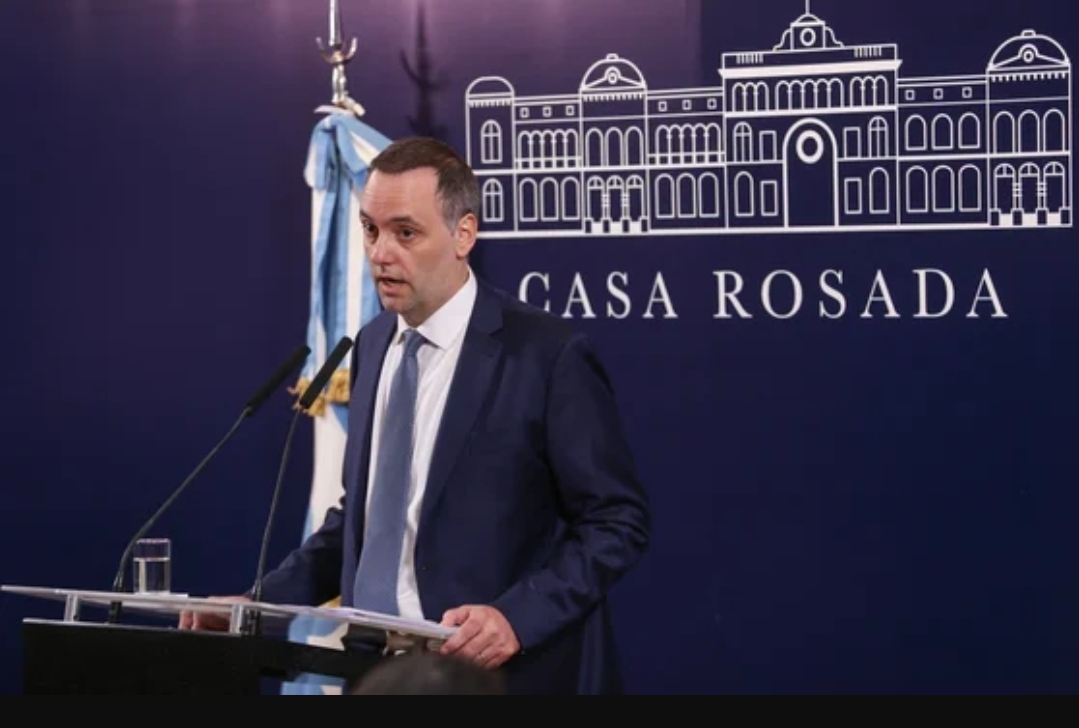 Adorni anunci&oacute; que Milei elimin&oacute; fondos fiduciarios por 2 mil millones de d&oacute;lares: "Eran cajas de la pol&iacute;tica".