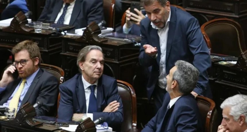 El giro de los fondos para salarios docentes podr&iacute;a unir a la oposici&oacute;n y preocupa al Gobierno