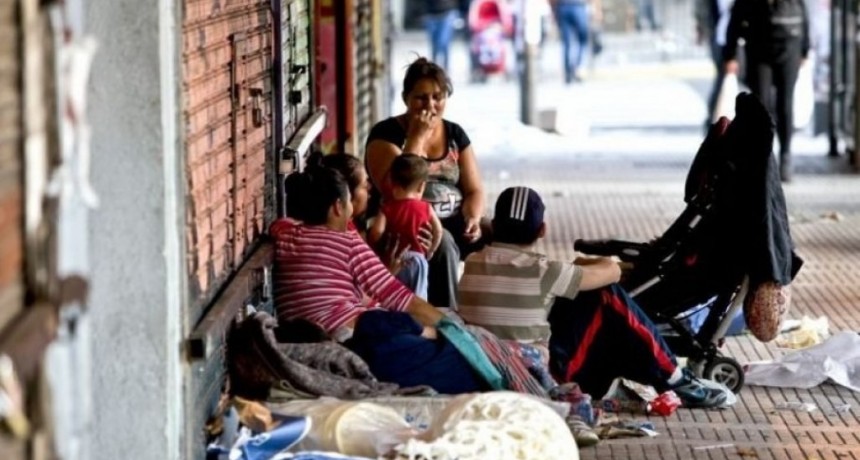 Seg&uacute;n la UCA, el 57% de los argentinos no alcanza a cubrir las necesidades b&aacute;sica