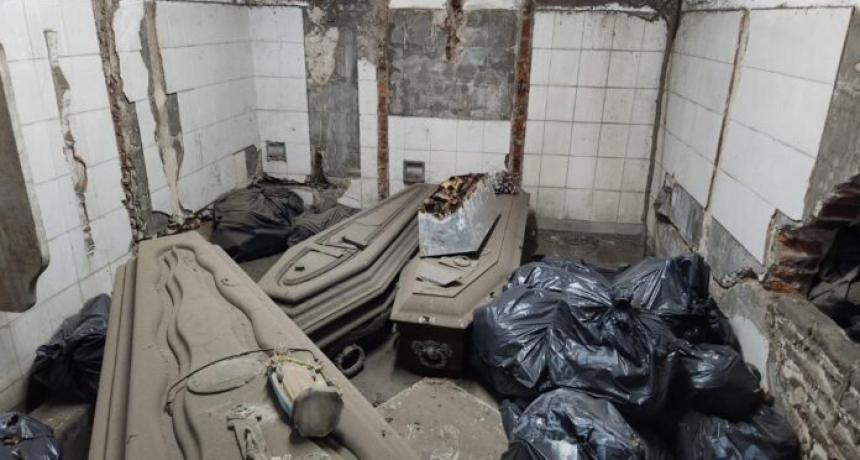 Macabro hallazgo en La Plata: encontraron 501 ata&uacute;des y 200 bolsas con restos humanos en un cementerio
