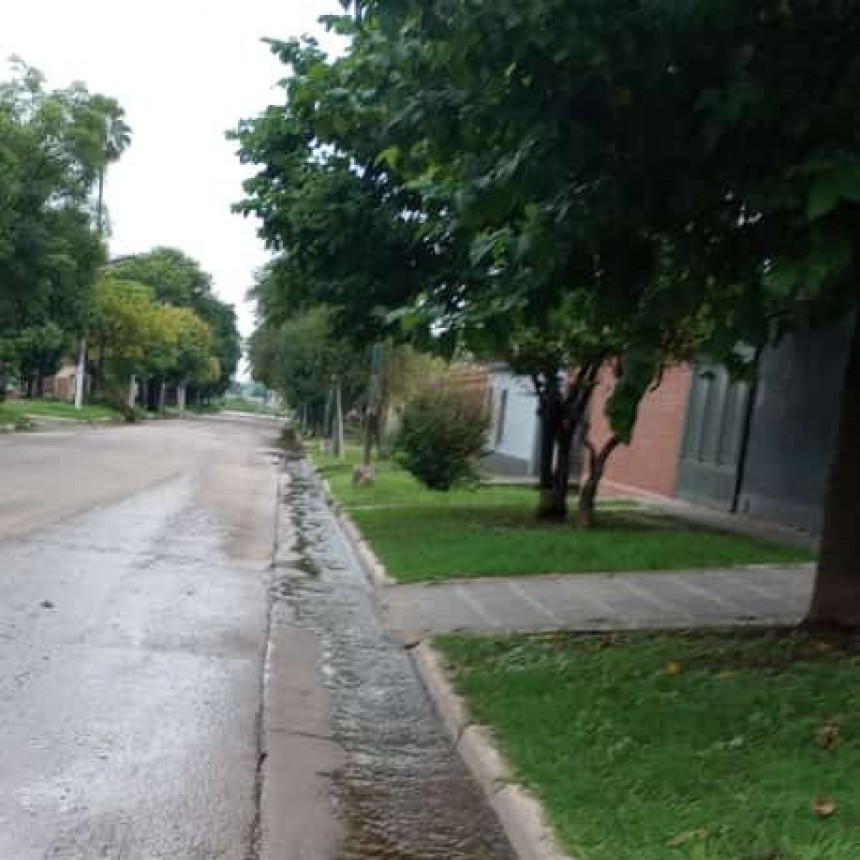Vecinos de Las Talitas se quejan del servicio del agua