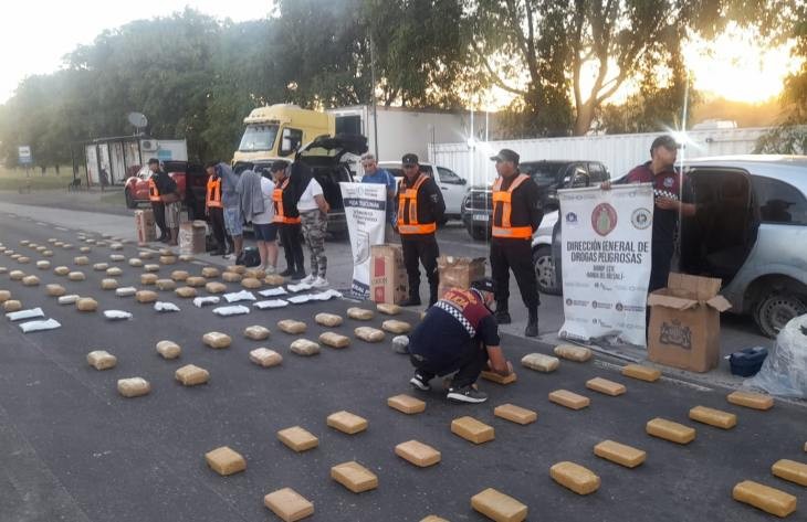 La Policía de Tucumán secuestra más de 120 kilos de marihuana en 7 de Abril