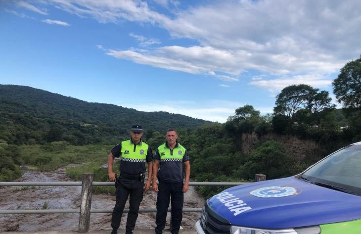 La Policía evacuó el balneario El Nogalito tras la crecida del Río Grande