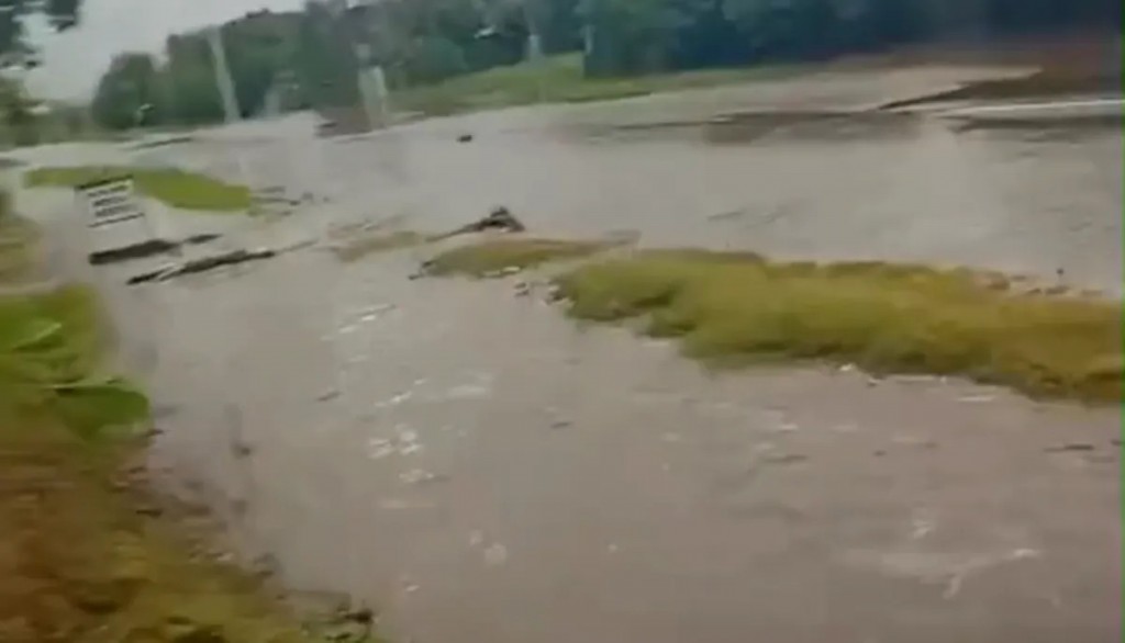 Inundación en Ruta 38: cortina de agua impide el tránsito en el kilómetro 702, La Cocha